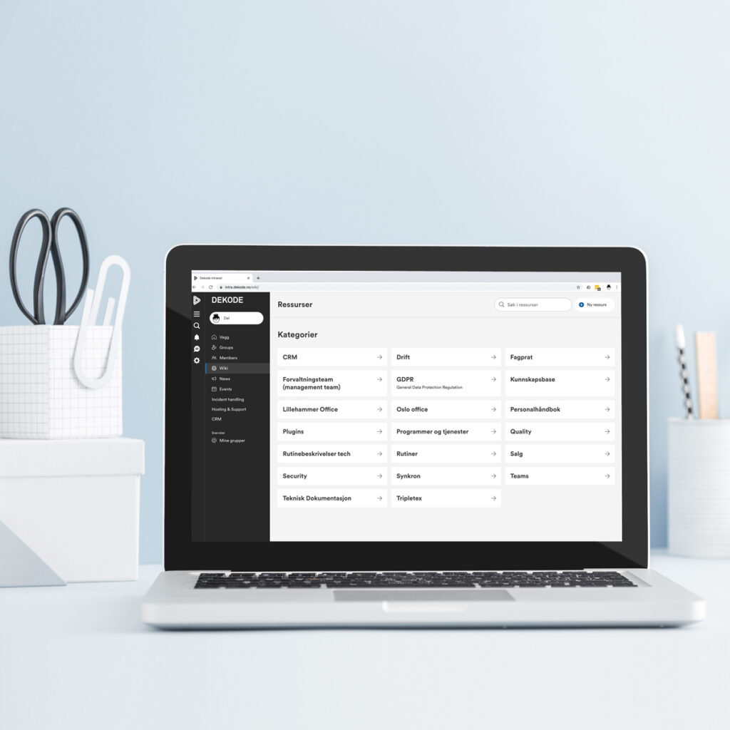 Mac-skjerm med bilde av intranett
